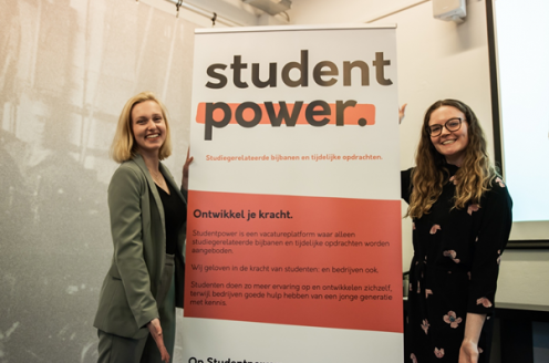 Student Power CEO Carlien Hartgerink draagt het stokje over aan angel investeerder Anne Koolen